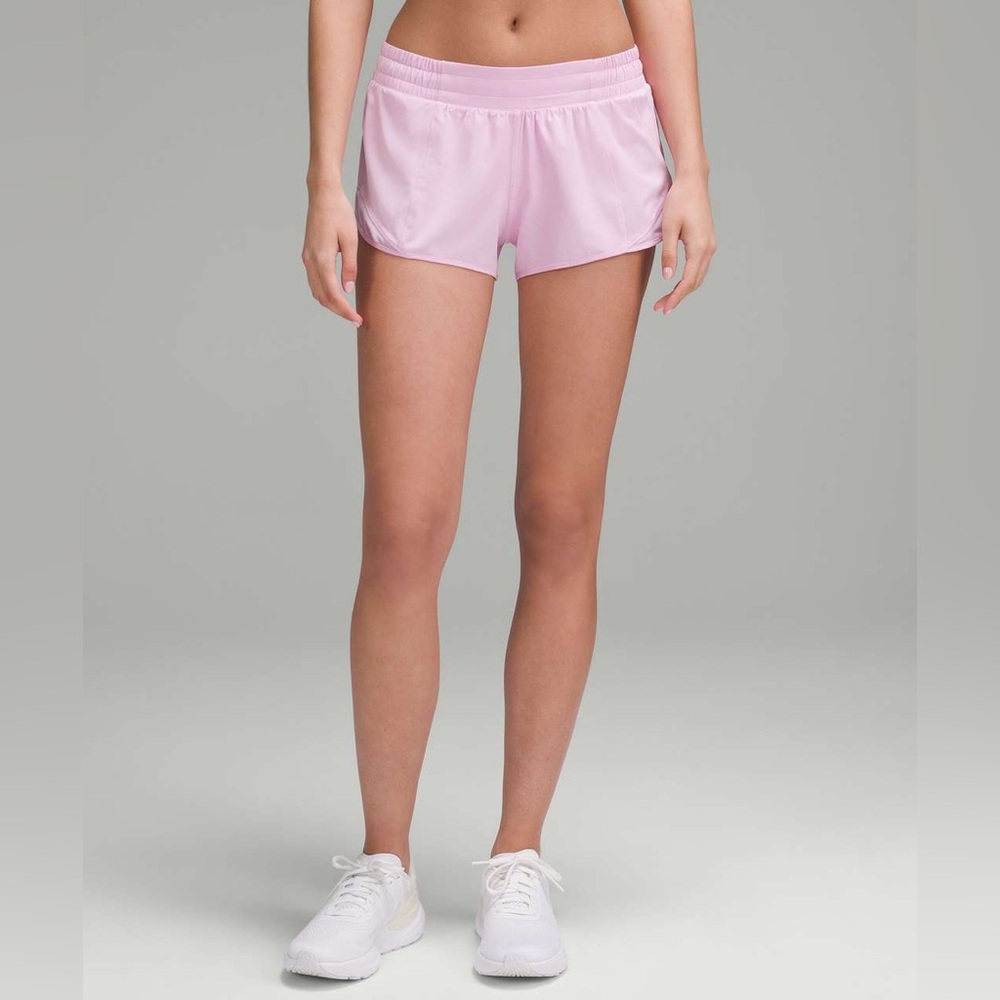 Lululemon Hotty Hot Low Rise Short 2.5" Lined size 4/6/8 Vitapink VITP